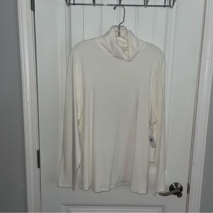 White plus size turtle neck